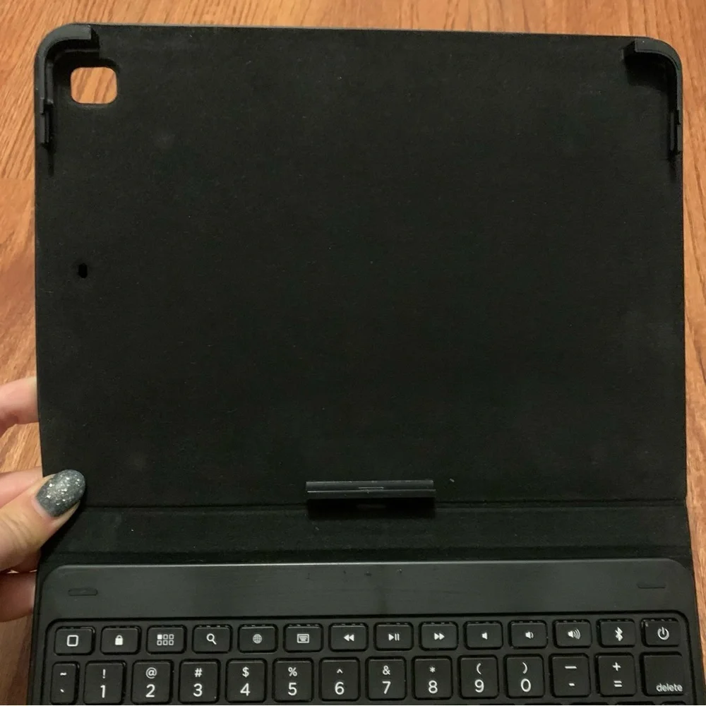 ZAGG Messenger Folio Non-Backlit Tablet Keyboard Case for 9.7-inch iPad